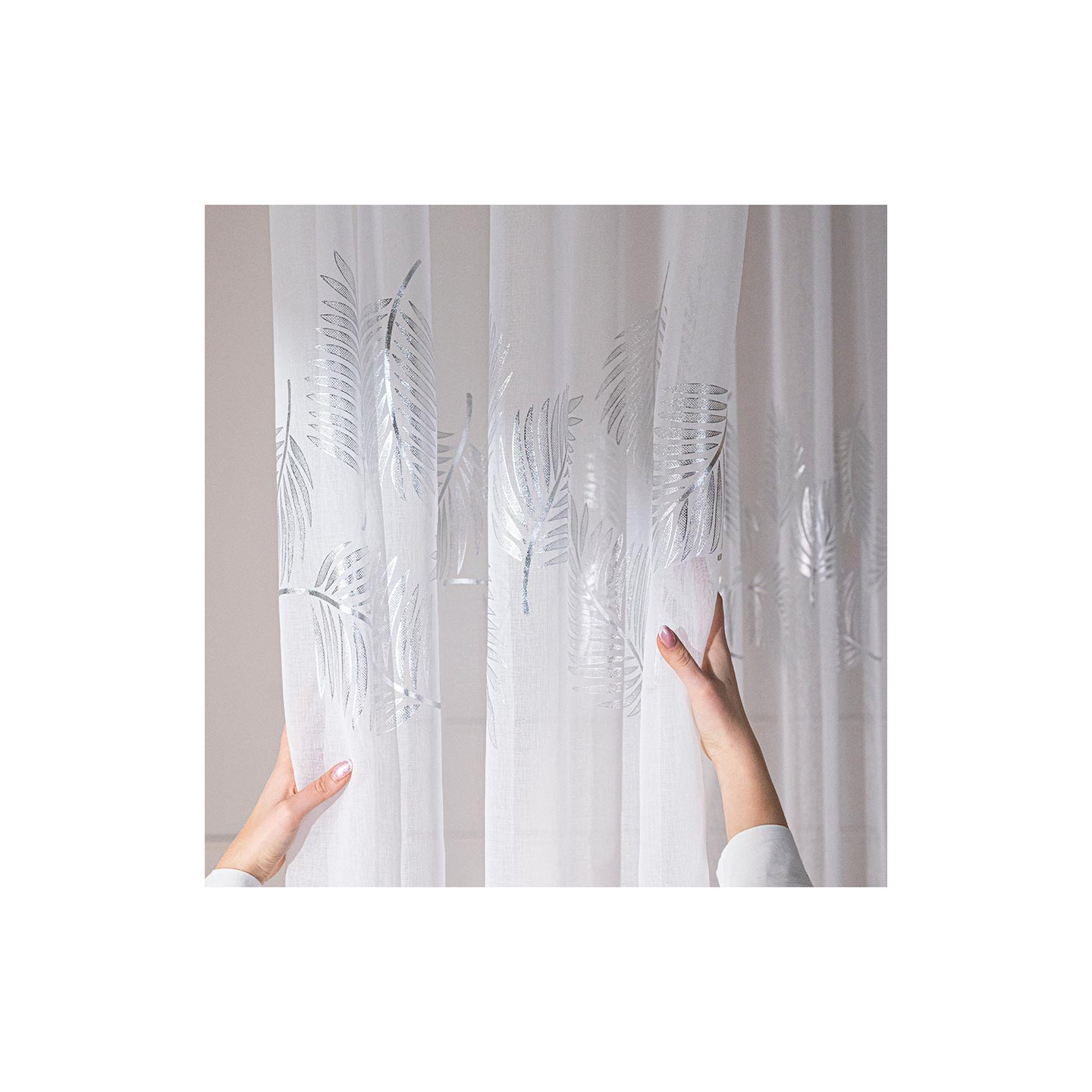 MARIETTA Firana gotowa na przelotkach, szerokość 140cm x wysokość 250cm, kolor 001 biały ze srebrnym zdobieniem