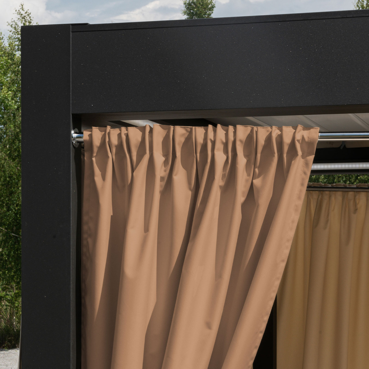 GARDENIA · zasłona gotowa na taśmie · 140x220 · ciepły brązowy · wodoodporny
