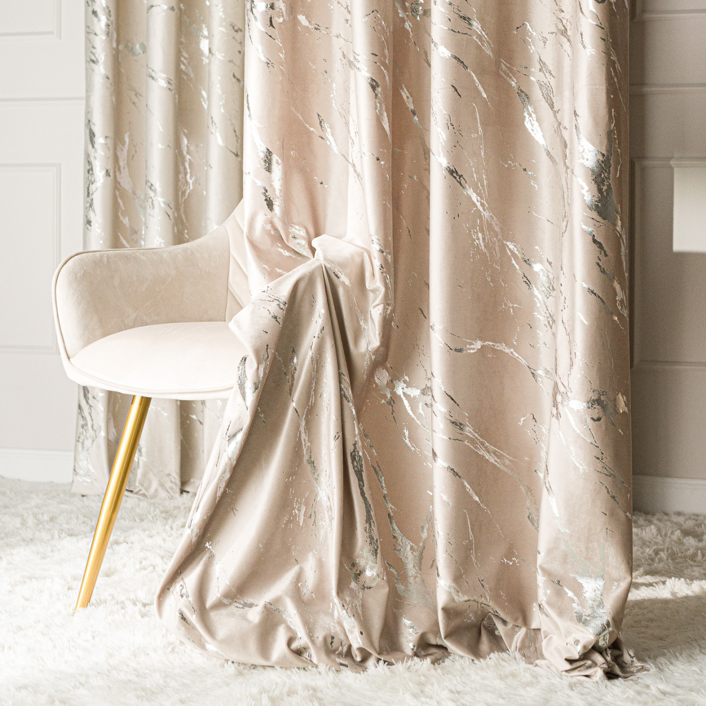 MARMA · zasłona gotowa na taśmie · 140x230 · ciemny kremowy ze srebrnym · welwet